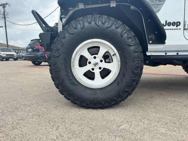 Photo of 2024 White Jeep Wrangler