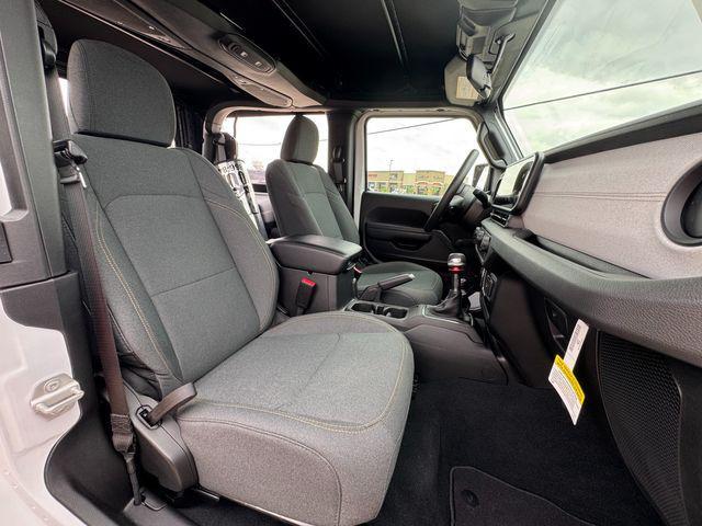 Photo of 2024 White Jeep Wrangler