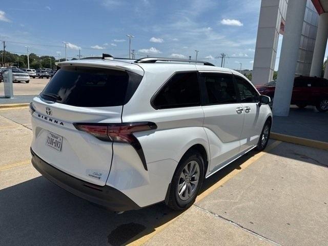 Photo of 2022 Celestial Silver Metallic Toyota Sienna