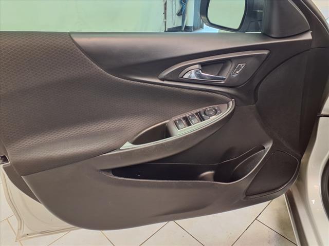 Photo of 2020 Silver Ice Metallic Chevrolet Malibu