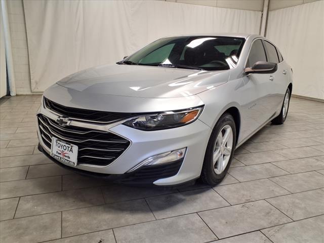 Photo of 2020 Silver Ice Metallic Chevrolet Malibu