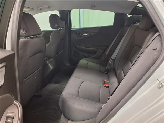 Photo of 2020 Silver Ice Metallic Chevrolet Malibu