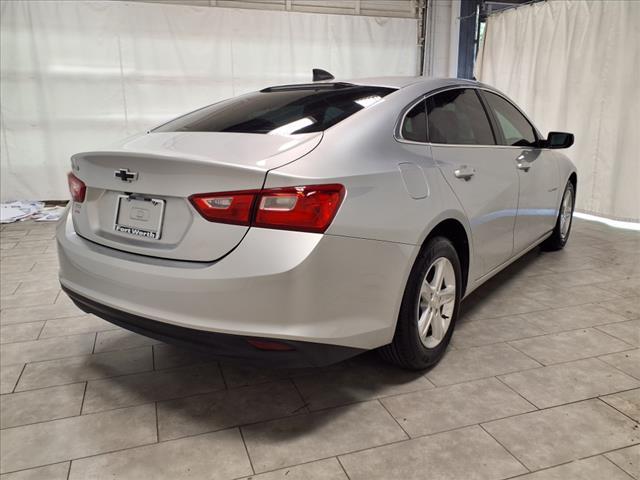 Photo of 2020 Silver Ice Metallic Chevrolet Malibu