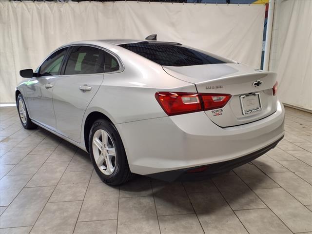 Photo of 2020 Silver Ice Metallic Chevrolet Malibu