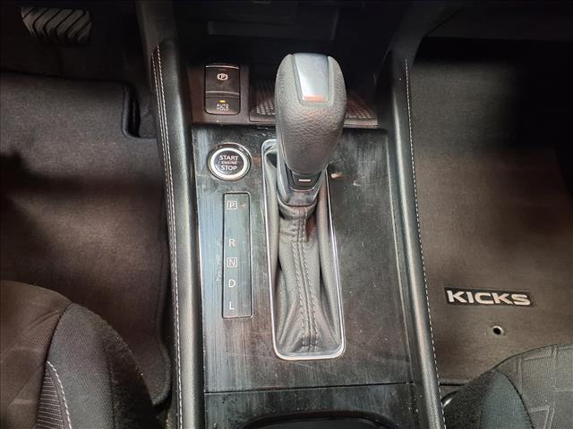 Photo of 2024 Super Black Nissan Kicks