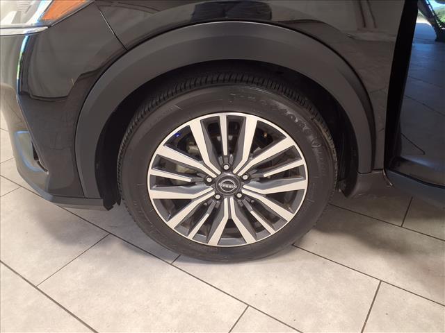 Photo of 2024 Super Black Nissan Kicks