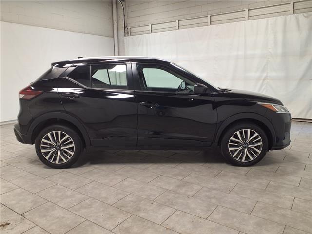 Photo of 2024 Super Black Nissan Kicks