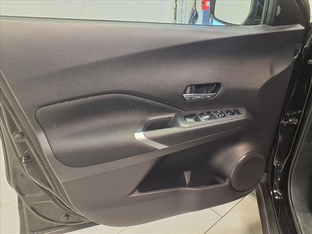 Photo of 2024 Super Black Nissan Kicks