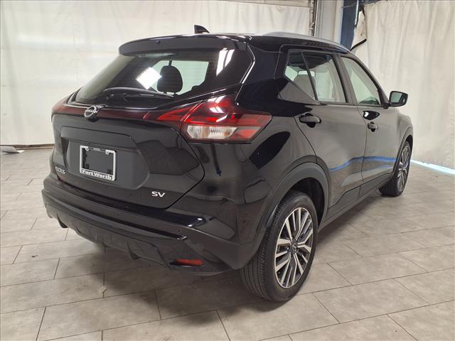 Photo of 2024 Super Black Nissan Kicks