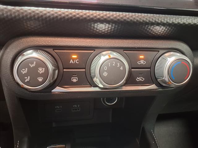 Photo of 2024 Super Black Nissan Kicks