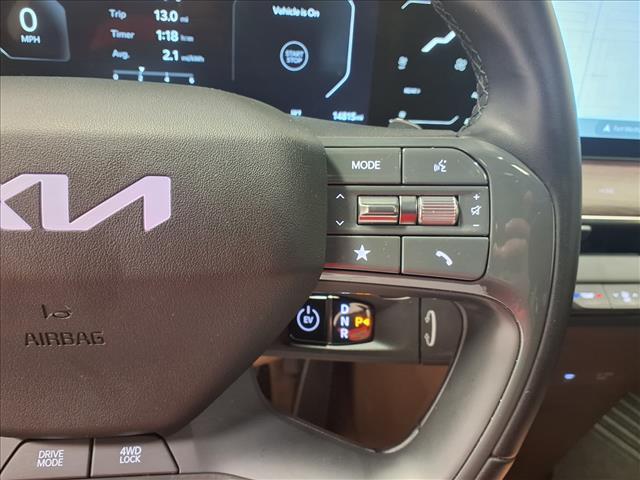 Photo of 2024 Ivory Silver Kia EV9