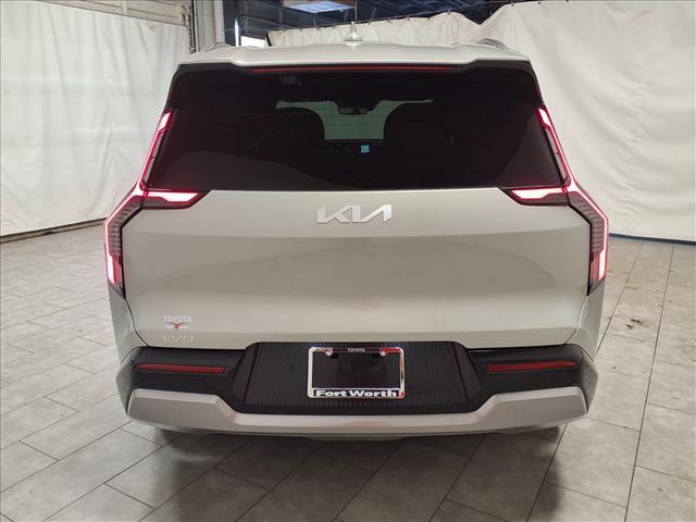 Photo of 2024 Ivory Silver Kia EV9