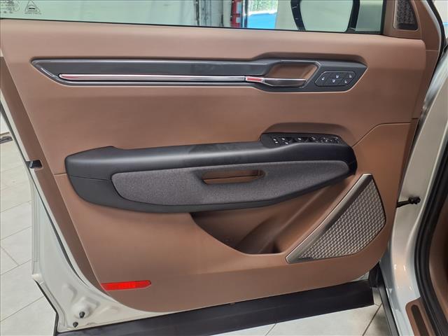 Photo of 2024 Ivory Silver Kia EV9