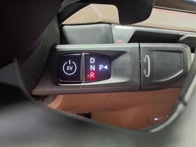 Photo of 2024 Ivory Silver Kia EV9