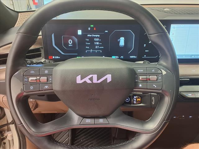Photo of 2024 Ivory Silver Kia EV9