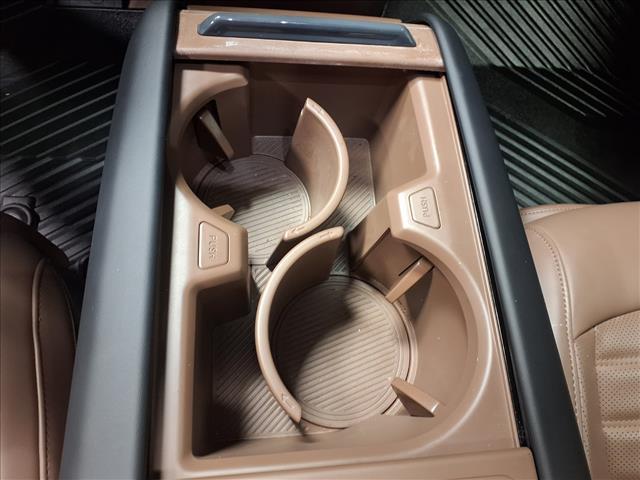 Photo of 2024 Ivory Silver Kia EV9