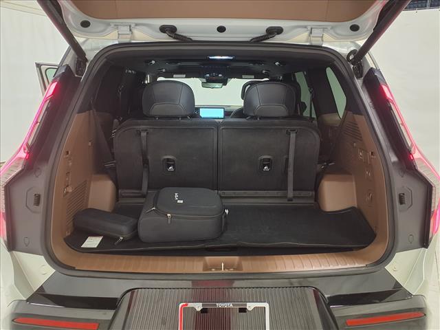 Photo of 2024 Ivory Silver Kia EV9