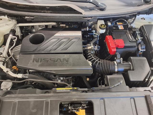 Photo of 2023 Pearl White Tricoat/Super Black Nissan Rogue