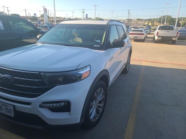 Photo of 2020 Oxford White Ford Explorer