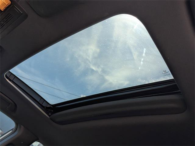 Photo of 2021 Platinum White Pearl Honda Civic