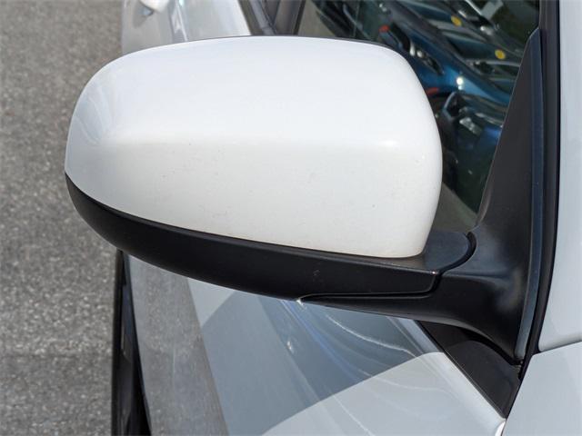 Photo of 2017 Bright White Clearcoat Jeep Cherokee