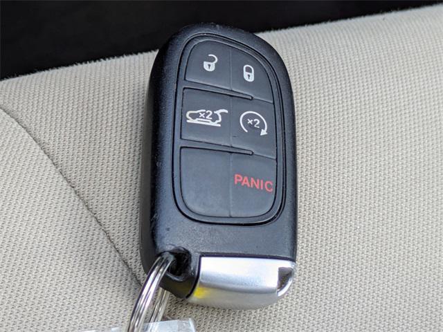 Photo of 2017 Bright White Clearcoat Jeep Cherokee