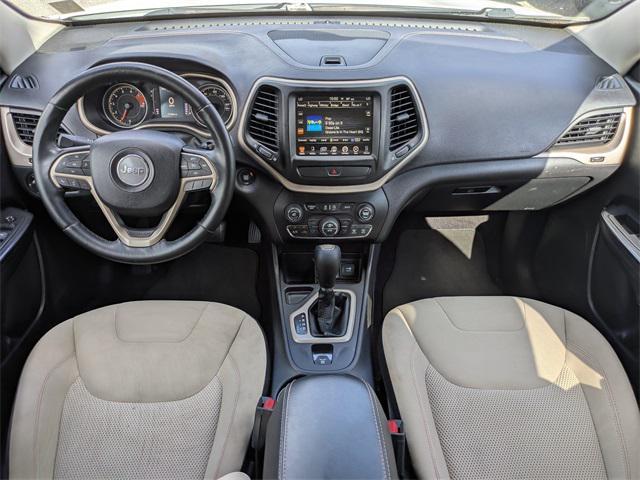 Photo of 2017 Bright White Clearcoat Jeep Cherokee