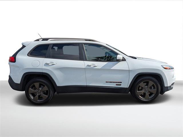 Photo of 2017 Bright White Clearcoat Jeep Cherokee