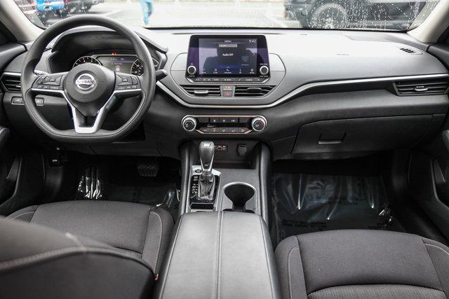 Photo of 2022 Brilliant Silver Metallic Nissan Altima