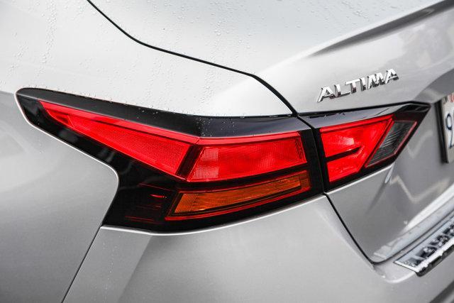 Photo of 2022 Brilliant Silver Metallic Nissan Altima