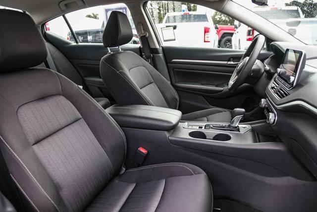 Photo of 2022 Brilliant Silver Metallic Nissan Altima