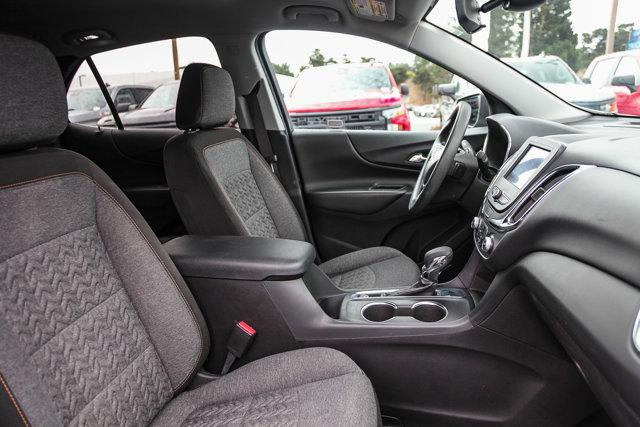 Photo of 2022 Silver Ice Metallic Chevrolet Equinox