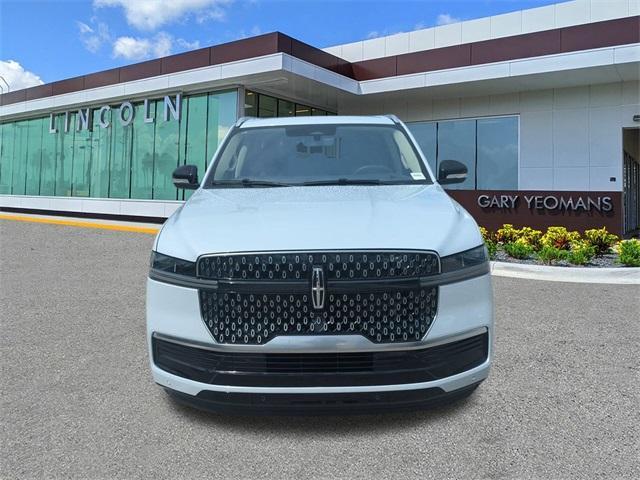 Photo of 2025 White Lincoln Navigator