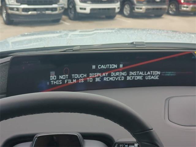 Photo of 2025 White Lincoln Navigator