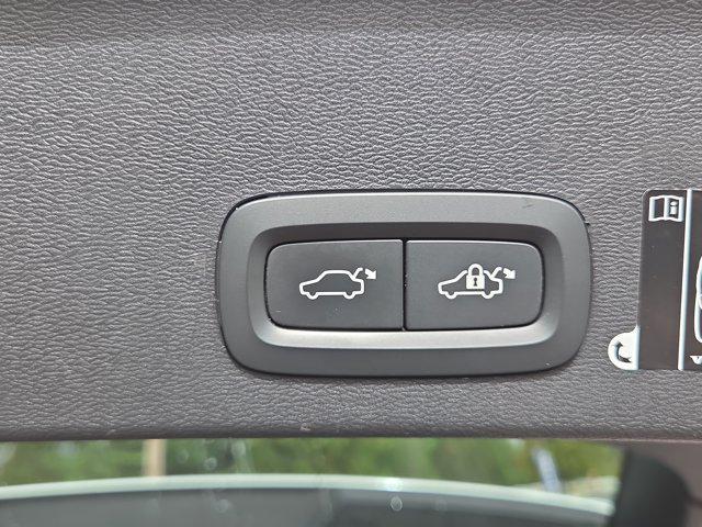 Photo of 2020 Ice White Volvo XC40