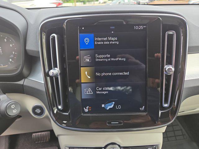 Photo of 2020 Ice White Volvo XC40