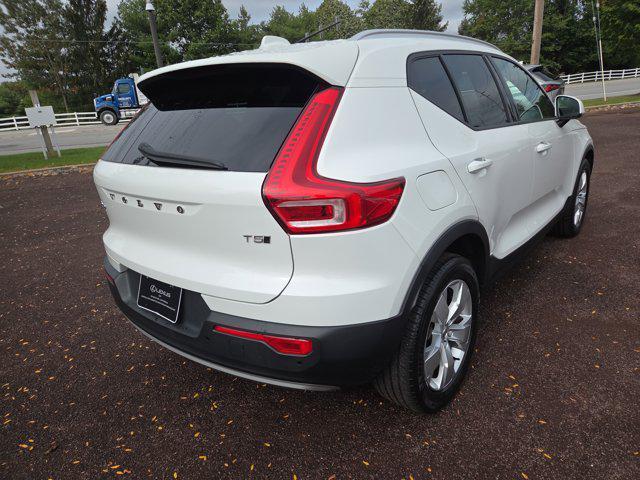 Photo of 2020 Ice White Volvo XC40