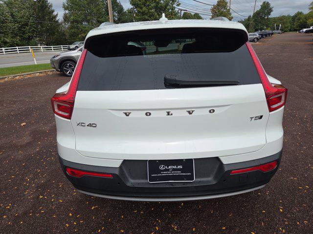 Photo of 2020 Ice White Volvo XC40