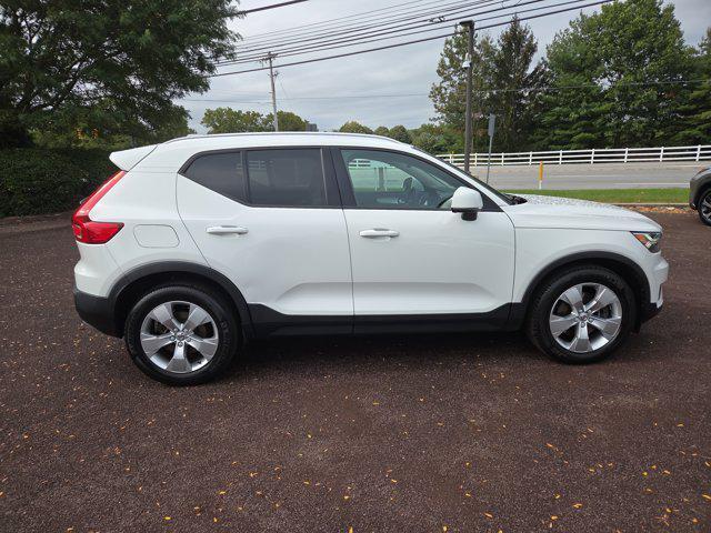 Photo of 2020 Ice White Volvo XC40