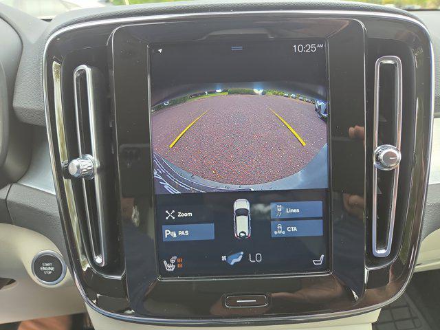 Photo of 2020 Ice White Volvo XC40