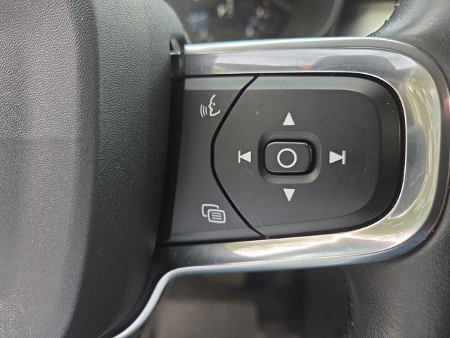 Photo of 2020 Ice White Volvo XC40