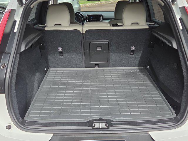 Photo of 2020 Ice White Volvo XC40