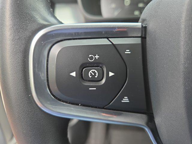 Photo of 2020 Ice White Volvo XC40
