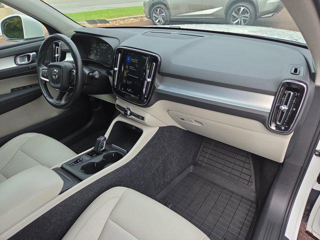 Photo of 2020 Ice White Volvo XC40