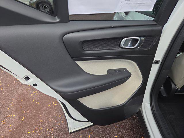Photo of 2020 Ice White Volvo XC40