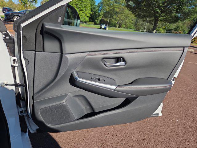 Photo of 2024 Aspen White Pearl Nissan Sentra