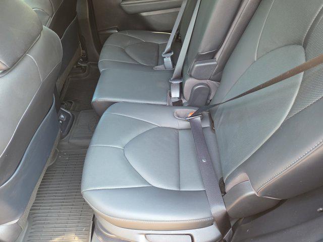 Photo of 2021 Magnetic Gray Metallic Toyota Highlander Hybrid