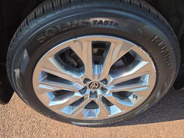 Photo of 2021 Magnetic Gray Metallic Toyota Highlander Hybrid