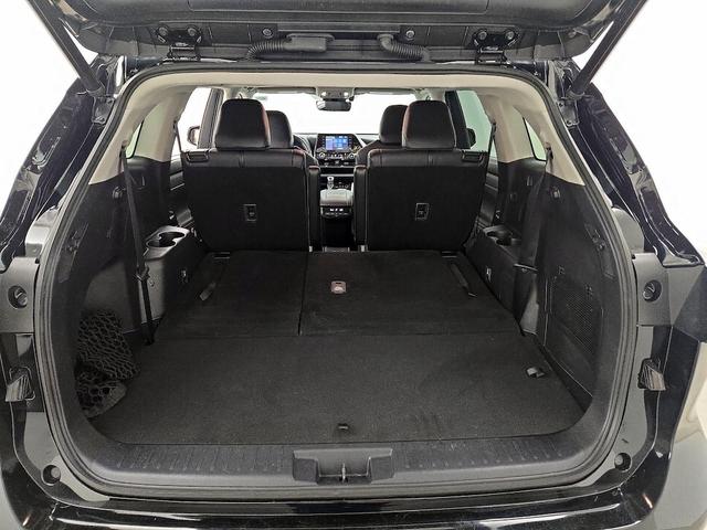 Photo of 2021 Black Toyota Highlander Hybrid