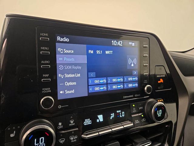 Photo of 2021 Black Toyota Highlander Hybrid